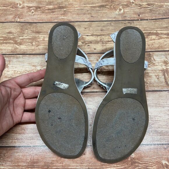 Guess Jettson T-Strap Ankle Sandals Flats White Chain Metal Logos Womens 7M - Picture 4 of 11